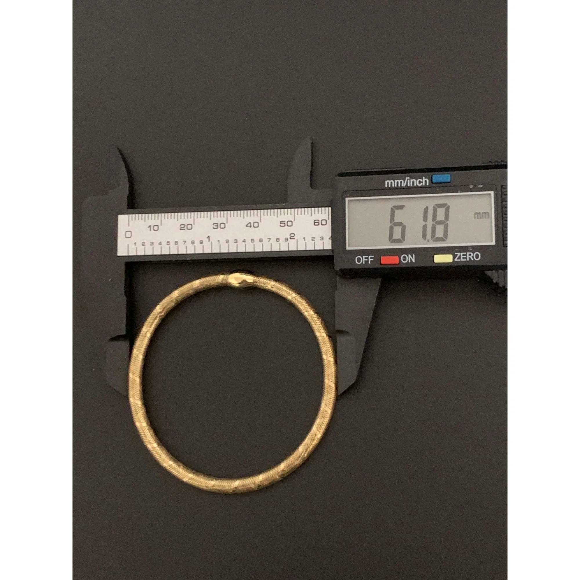 18K Gold Bracelet Bangle Soft Mesh Flexible Stretchable 1.28 grams Size 7.25 inches